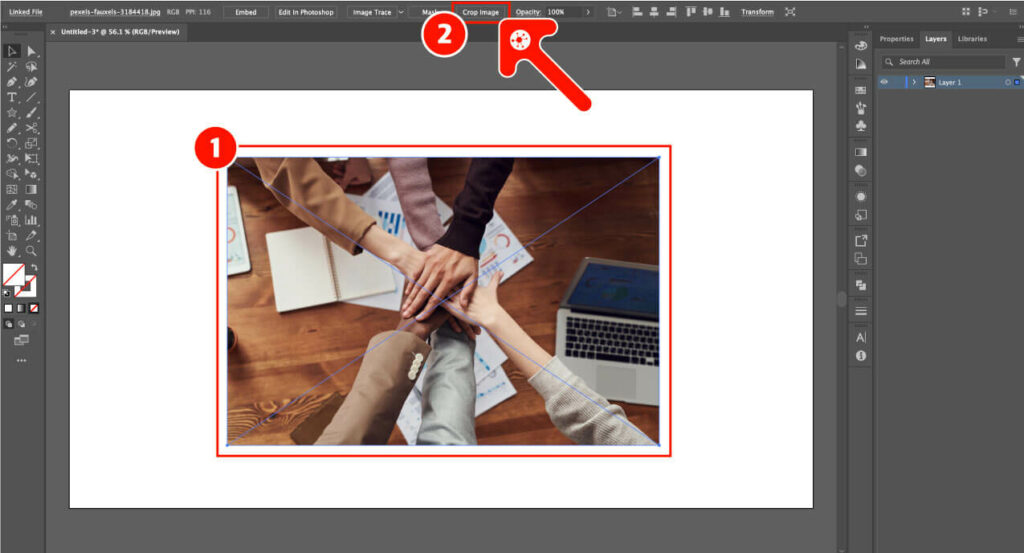 1. 일러스트 편집 화면에서 (1)추가한 이미지를 클릭하고, 상단에 (2)Crop Image 버튼을 클릭하세요.